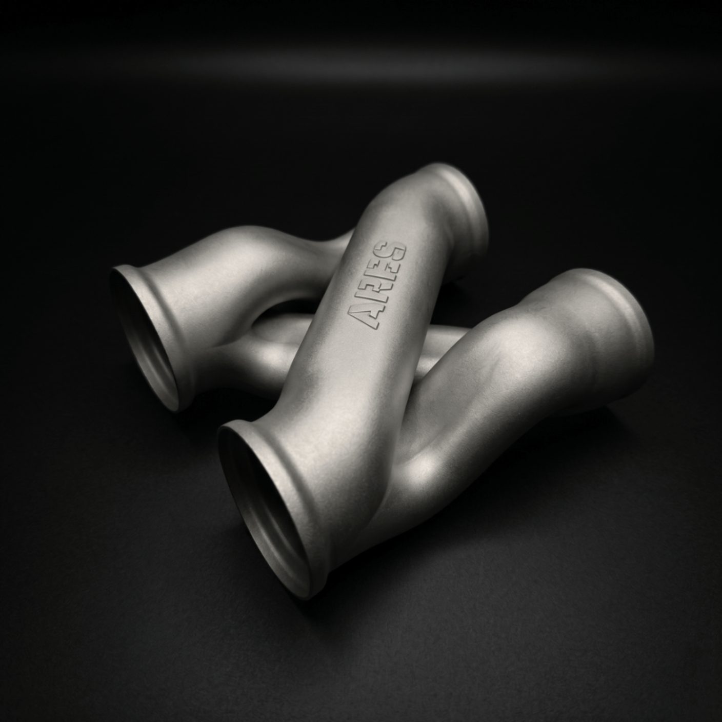 ARES Z-Pipe Crossover – Asymmetrische Rohrführung für Scavenging-Effekt